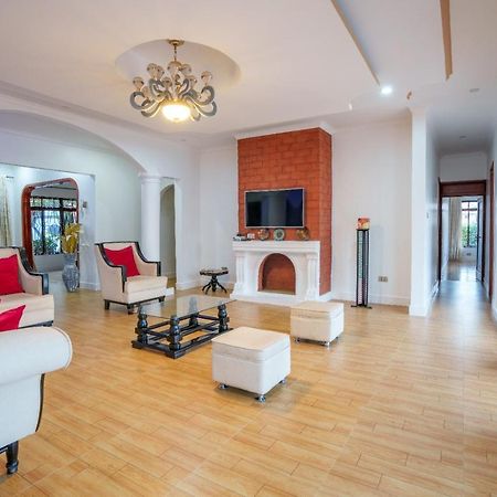 Sprunger Avenue - Tulia Homes Моши Экстерьер фото