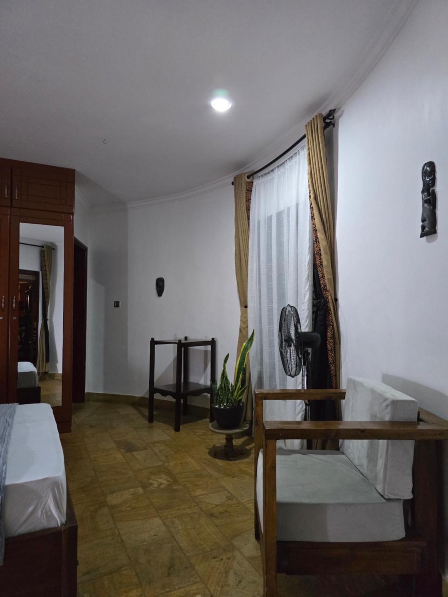 Sprunger Avenue - Tulia Homes Моши Номер фото